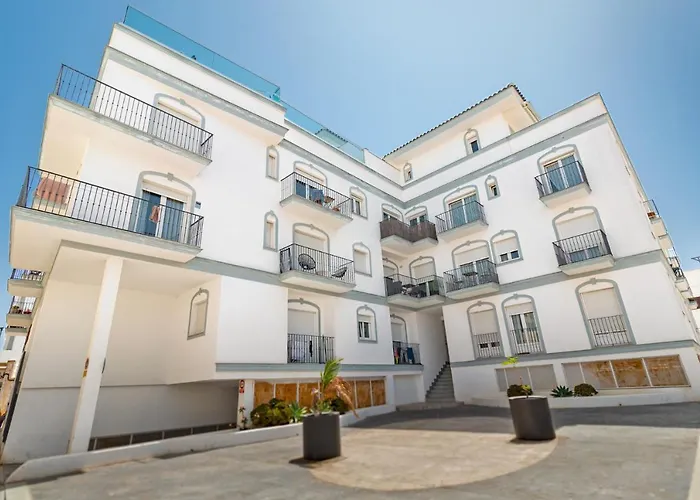 City Apartment With Workspace, Rooftop & Parking